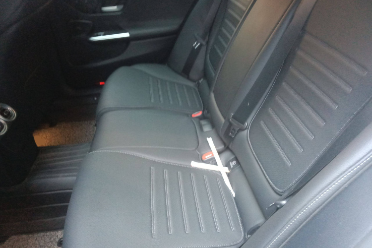 奔驰C级 2023款 C 260 L 运动版中控内饰21