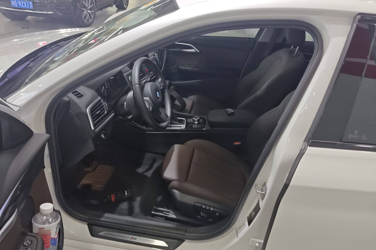 宝马1系 2019款 120i 领先型M运动套装局部细节19