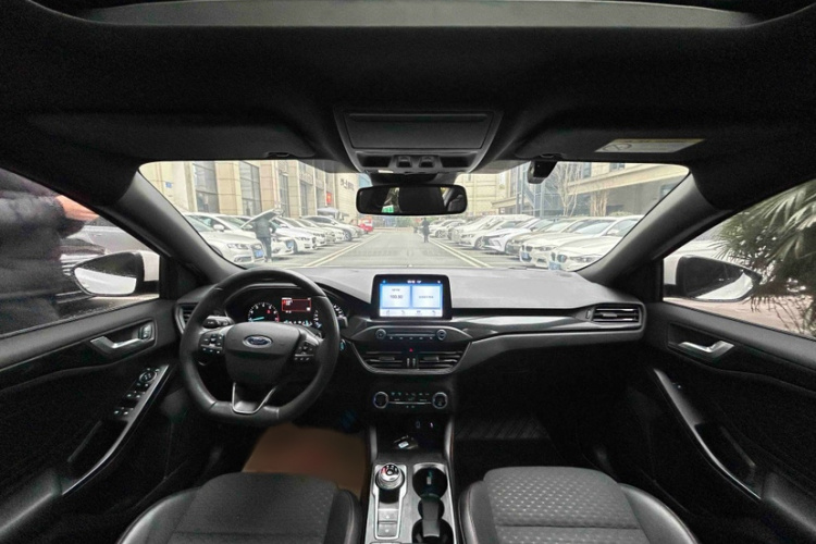 福特 福克斯 2020款 三厢 EcoBoost 180 自动ST Line中控内饰7003