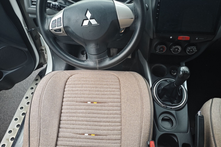 三菱 劲炫ASX 2013款 1.6L 手动两驱标准版中控内饰7003