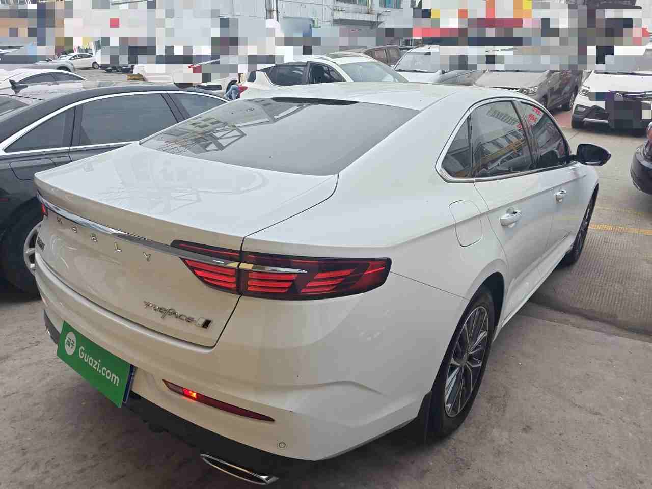车辆右后45度外观展示