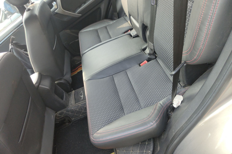 奇瑞 瑞虎3 2016款 1.6L 手动智尚版中控内饰21