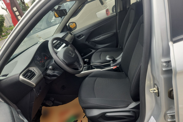 标致301 2018款 1.6L 手动舒适版中控内饰19