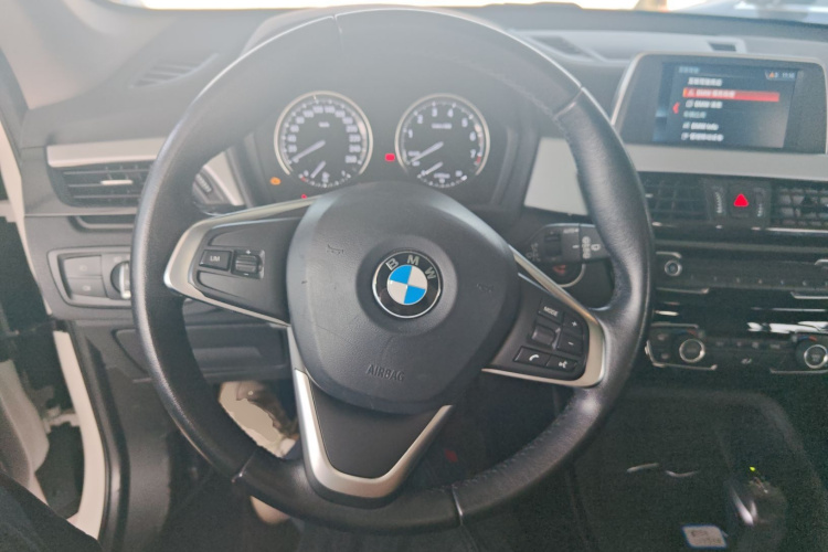 宝马X1 2019款 sDrive18Li 时尚型中控内饰13