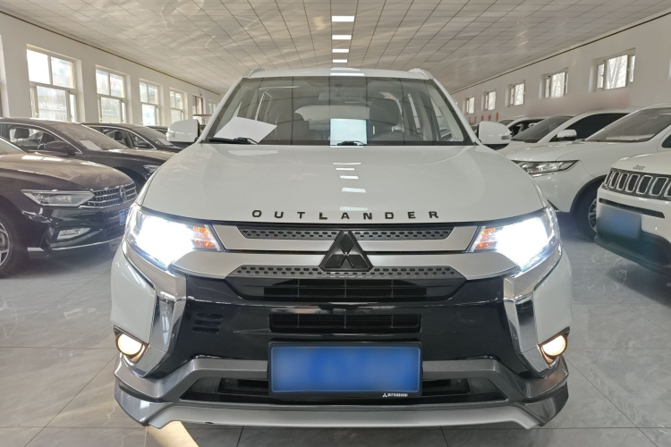 三菱 欧蓝德 2020款 2.0L 两驱畅享版 5座车身外观2