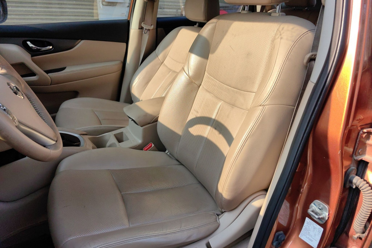 日产 奇骏 2015款 2.0L CVT舒适MAX版 2WD中控内饰19