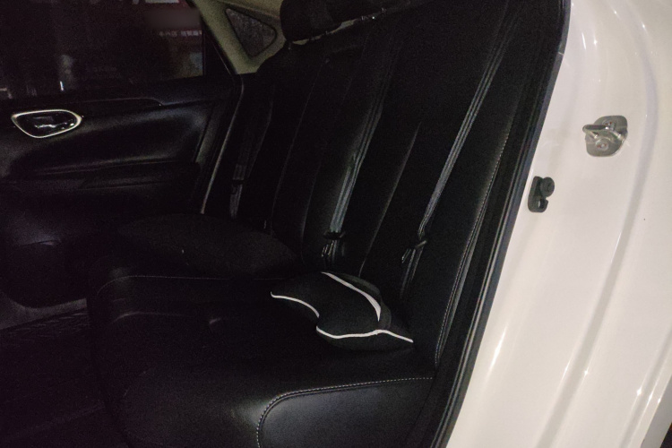 日产 轩逸 2022款 经典 1.6XL CVT豪华版中控内饰21