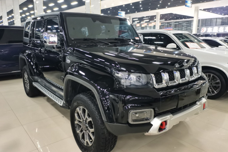 北京越野 北京BJ40 2020款 2.0T 自动四驱城市猎人版侠客型车身外观3