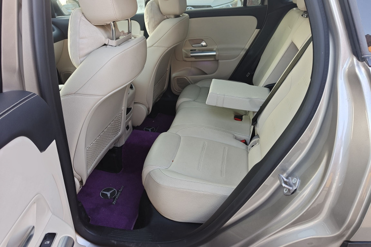 奔驰GLA 2020款 GLA 200 4MATIC中控内饰7001