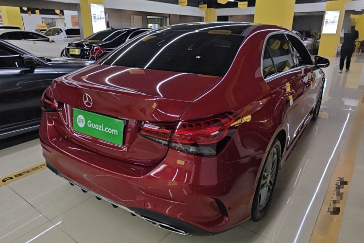 奔驰A级 2020款 改款 A 180 L 运动轿车特殊配置车身外观7