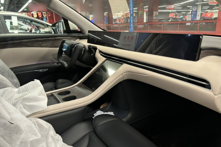 智己汽车 智己LS7 2024款 90kWh Max Elite后驱版中控内饰7005