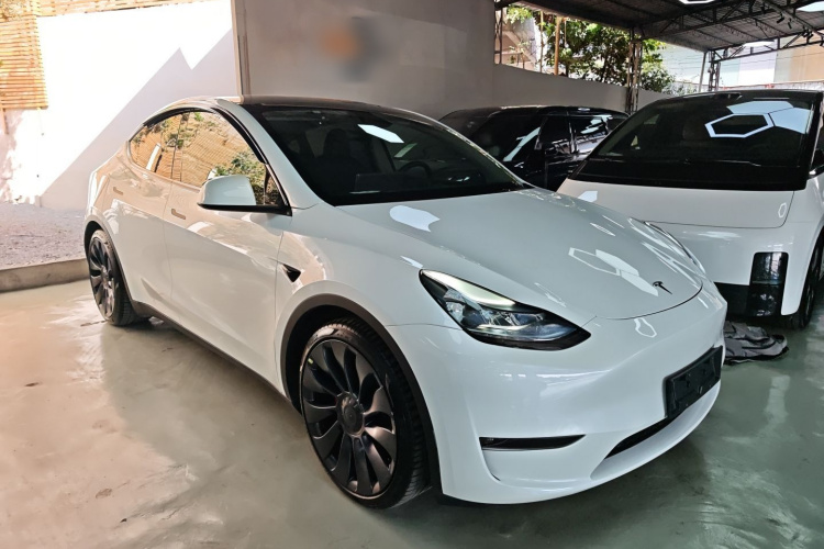 特斯拉 Model Y 2024款 Performance高性能版车身外观3