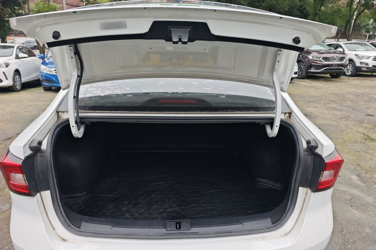 荣威i5 2020款 1.5L 自动4G互联领豪旗舰版机舱底盘23