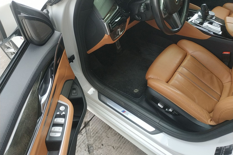 宝马6系GT 2019款 630i M运动套装中控内饰20