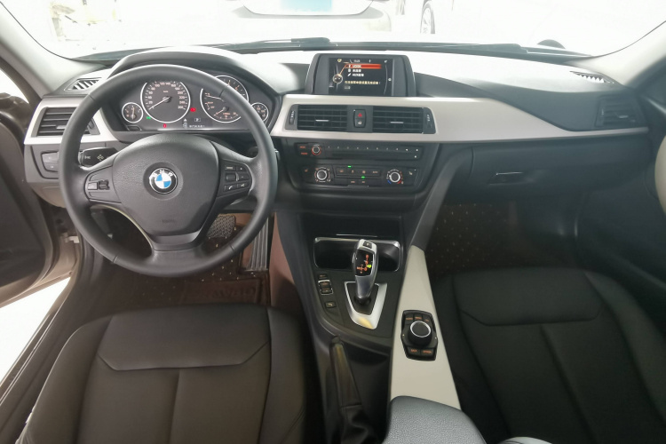 宝马3系 2015款 316Li 时尚型中控内饰7001