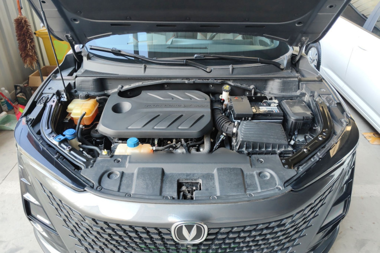 长安UNI-T 2022款 1.5T 旗舰型机舱底盘24