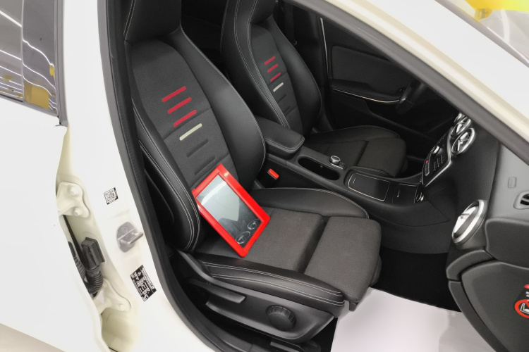 奔驰A级(进口) 2018款 A 200 动感型局部细节41