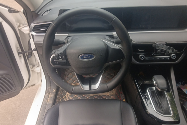 福特 福睿斯 2021款 1.5L 自动钻石版中控内饰13