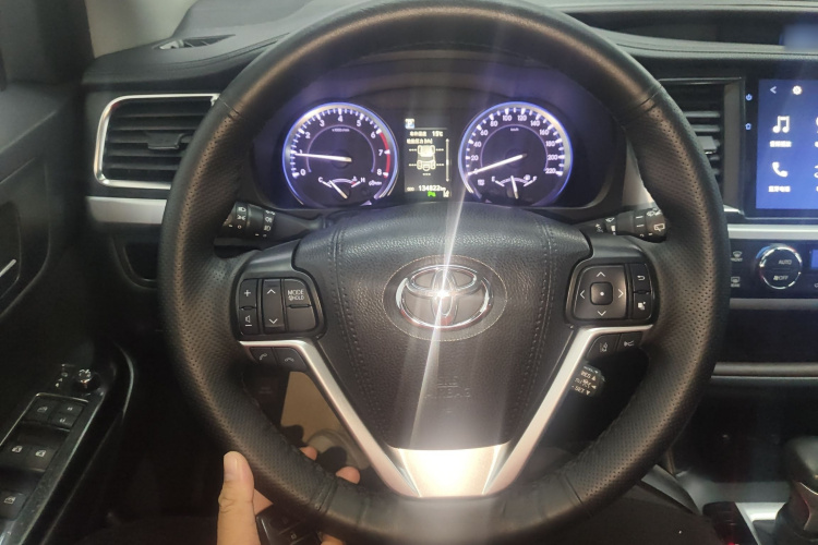 丰田 汉兰达 2018款 2.0T 四驱尊贵版 7座 国V局部细节13