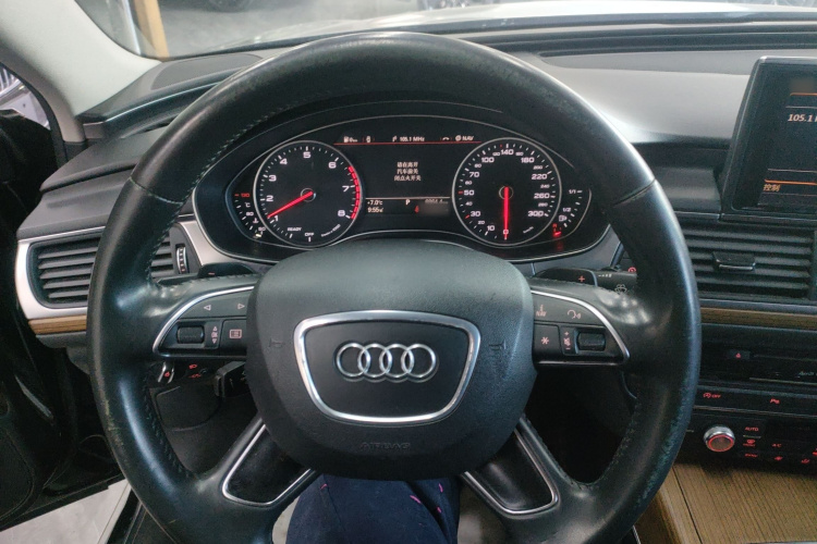 奥迪A6L 2018款 30周年年型 30 FSI 风尚型中控内饰13