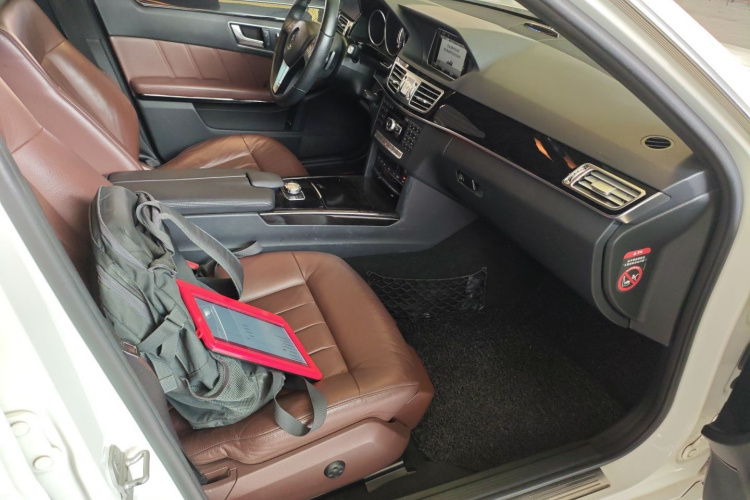 奔驰E级 2014款 改款 E 300 L 运动型局部细节41