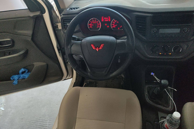 五菱汽车 五菱宏光V 2022款 1.5L劲取版液压助力LAR局部细节13