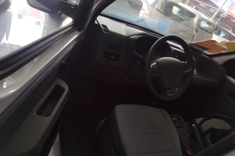 五菱汽车 五菱扬光 2025款 400km 客车版舒适型中控内饰20