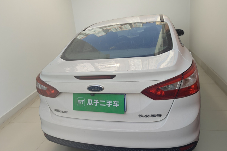 福特 福克斯 2012款 三厢 1.6L 手动舒适型车身外观6