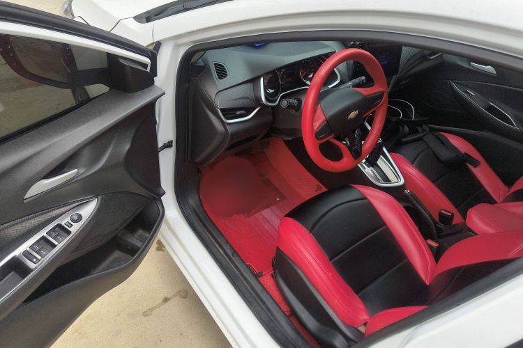 雪佛兰 科沃兹 2021款 325T 自动欣悦版中控内饰7003