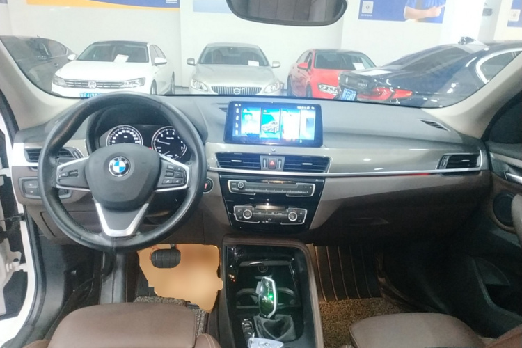 宝马X1 2019款 sDrive18Li 尊享型中控内饰12