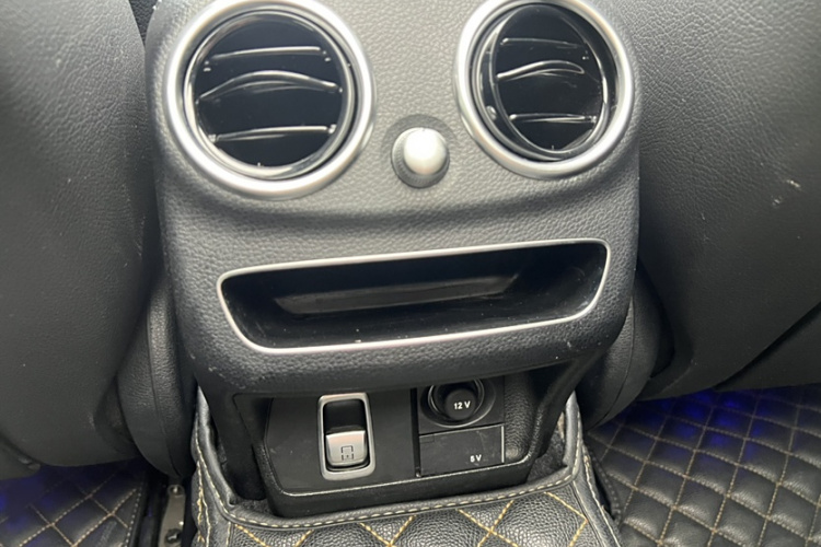 奔驰C级 2021款 C 260 L 运动星耀臻藏版中控内饰7006