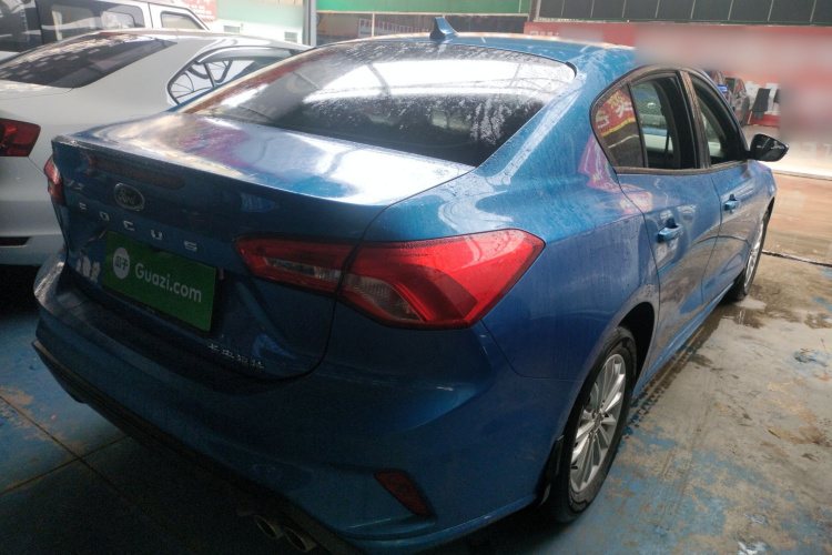 福特 福克斯 2020款 三厢 EcoBoost 180 自动锋潮型车身外观7