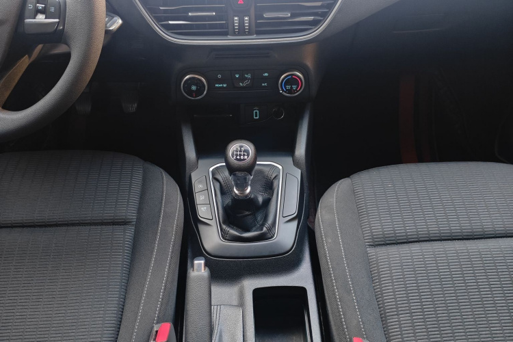 福特 福克斯 2019款 三厢 1.5L 手动锋跃型 国V中控内饰7007