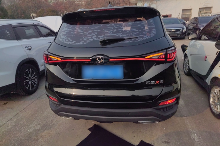 思皓X8 2021款 300T DCT尊贵智联版 5座车身外观6