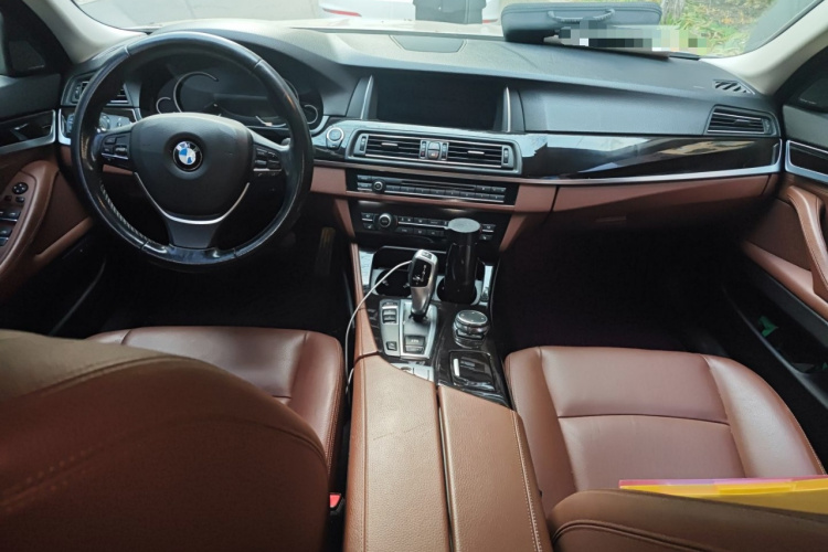 宝马5系 2014款 528Li 领先型中控内饰12