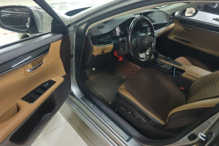 雷克萨斯ES 2015款 300h 舒适版中控内饰20