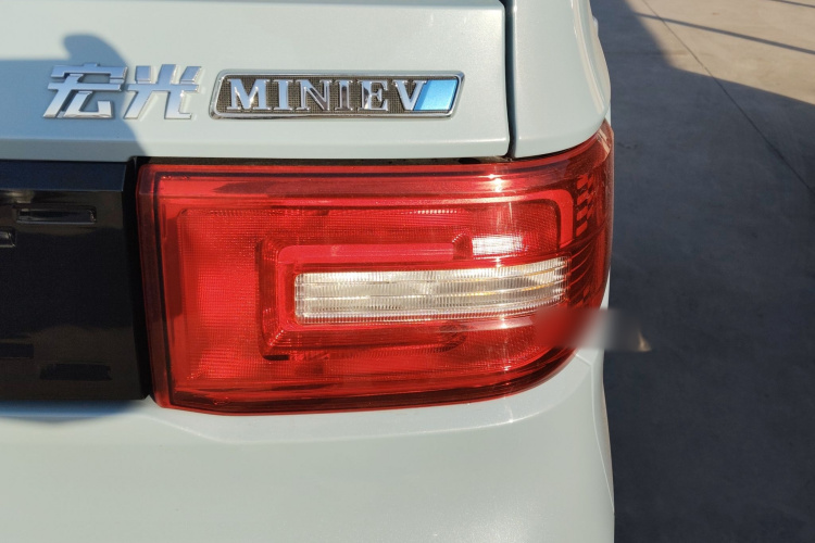 五菱汽车 宏光MINIEV 2021款 马卡龙臻享款 磷酸铁锂车身外观9