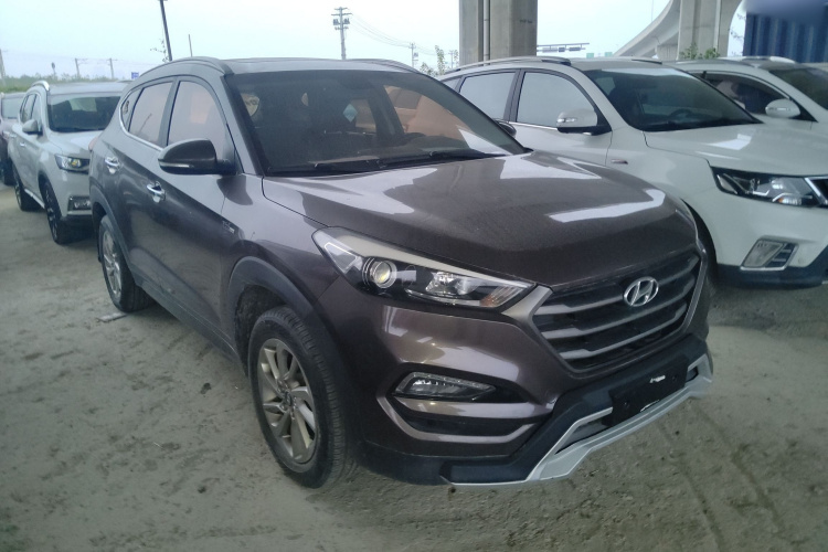 现代 途胜 2015款 1.6T 双离合两驱智能型车身外观3