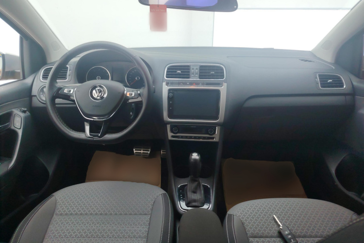 大众 2018款 1.5L Cross Polo 自动中控内饰12