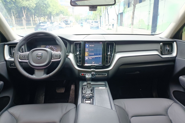沃尔沃XC60 2019款 T5 四驱智逸版 国VI中控内饰7002
