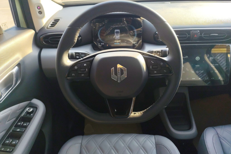 零跑汽车 零跑T03 2021款 400豪华Pro版中控内饰13