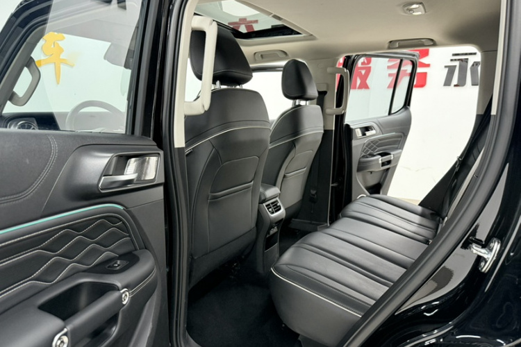 坦克300 2024款 2.0T 征服者中控内饰7008