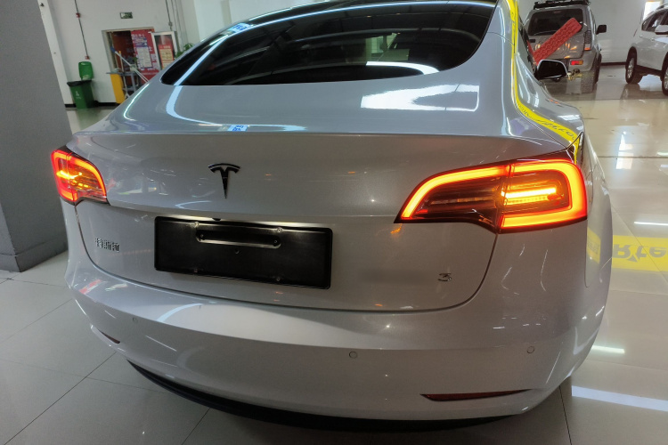 特斯拉 Model 3 2021款 标准续航后驱升级版车身外观6
