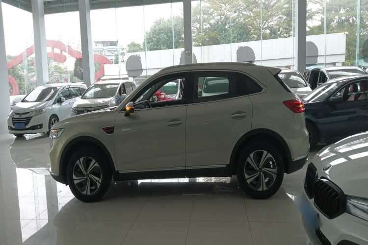 红旗HS5 2019款 2.0T 智联旗享版车身外观4