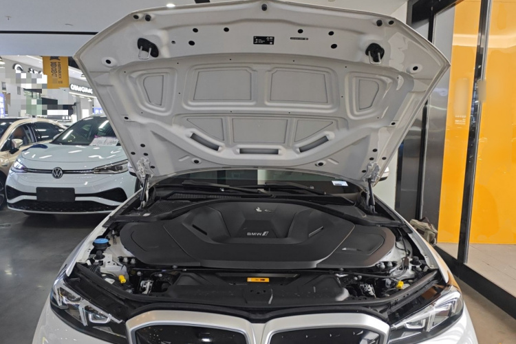 宝马i3 2022款 eDrive 35 L机舱底盘24