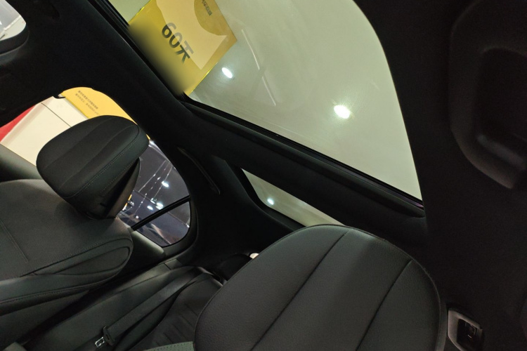 奔驰C级 2023款 改款 C 260 L 运动版中控内饰22