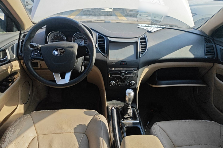 奔腾B50 2013款 1.6L 手动舒适型中控内饰12