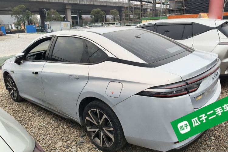 埃安 AION S Plus 2022款 80 科技版车身外观4