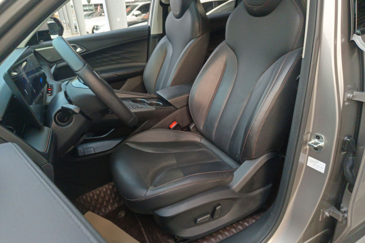 荣威RX5 2023款 1.5T 尊荣滑屏版中控内饰19