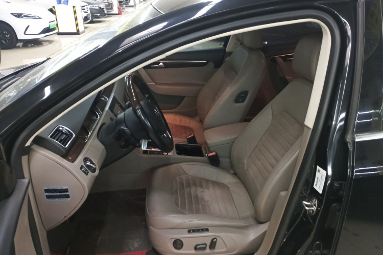 大众 迈腾 2015款 1.8TSI 尊贵型中控内饰19